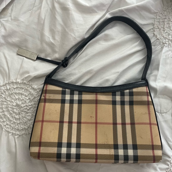 Burberry mini purse. Slightly used but still good quality - Picture 2 of 3